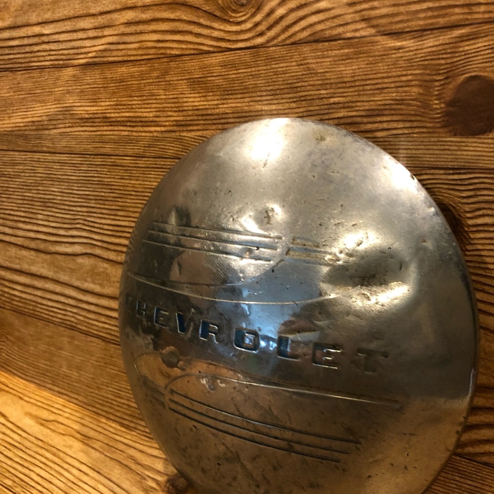 Vintage Chevrolet wheel cover dogdish - Picture 3 of 7